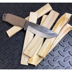 ROGAN RECON knife splitting wood