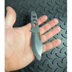 ROGAN RAVEN knife in open hand